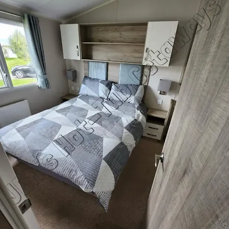 Jems Hot-Tub Getaways 6 Berth At Tattershall Lakes Exterior photo