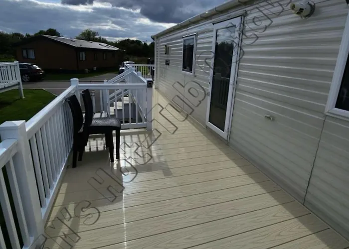 Jems Hot-Tub Getaways 6 Berth At Tattershall Lakes