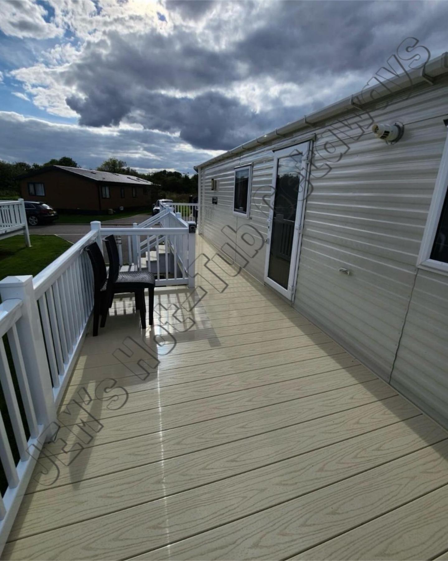Jems Hot-tub Getaways 6 Berth At Lakes * Tattershall