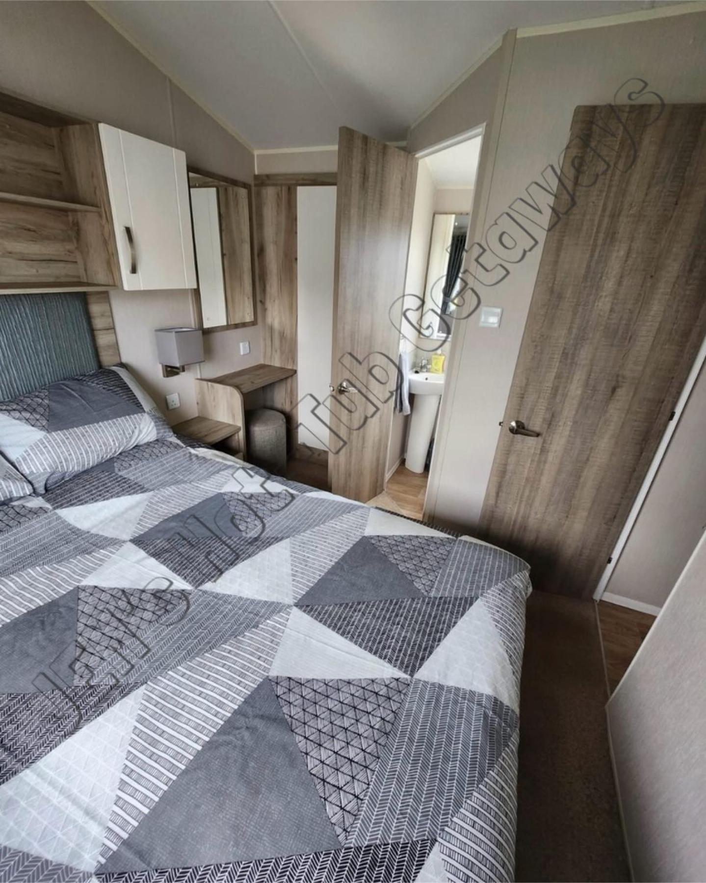 Jems Hot-tub Getaways 6 Berth At Lakes Tattershall