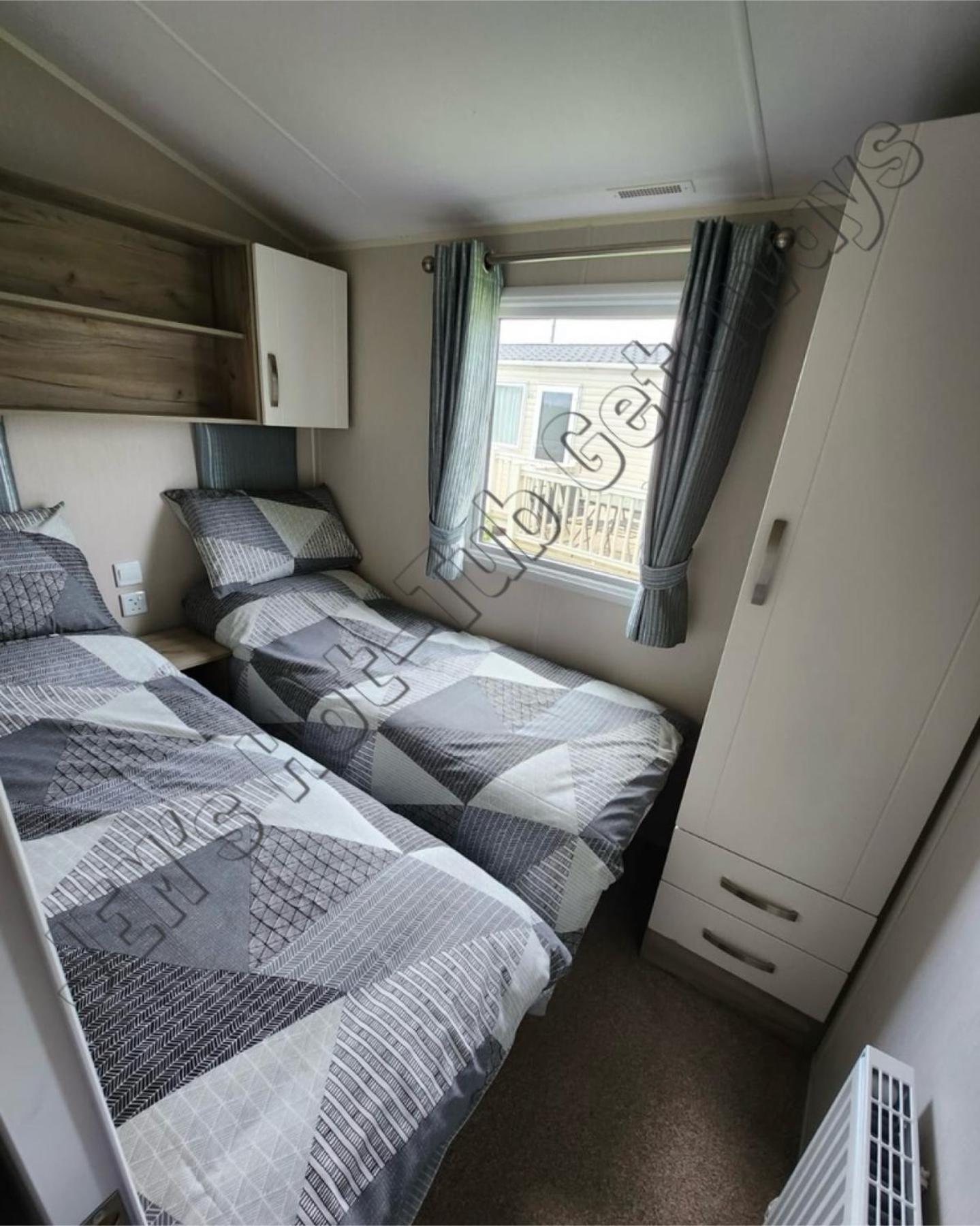 Jems Hot-tub Getaways 6 Berth At Lakes * Tattershall