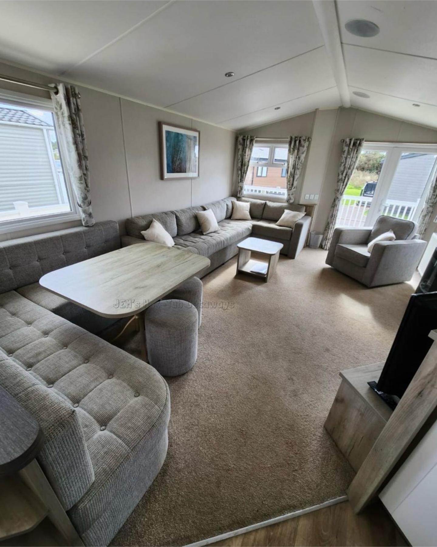 Jems Hot-tub Getaways 6 Berth At Lakes Tattershall